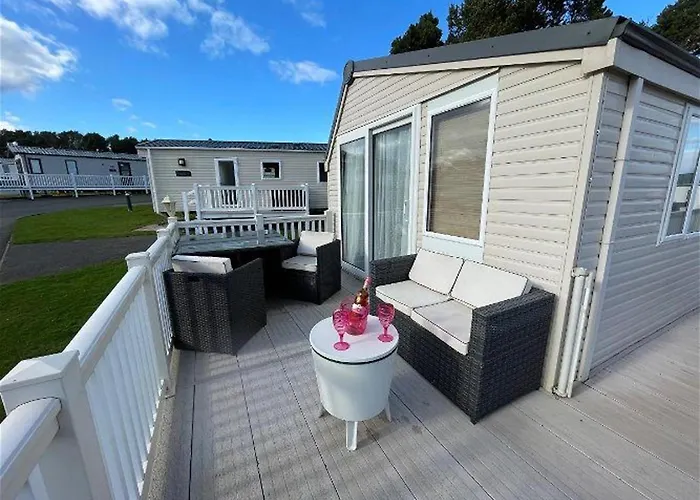 Coastal Retreat At Cayton Bay